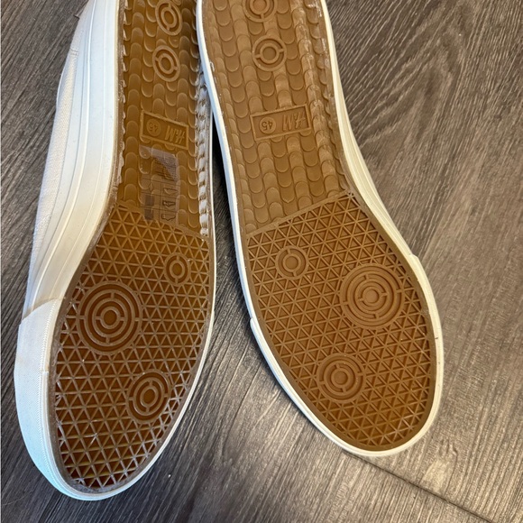 New H&M White Canvas Lace-Up Sneakers - Picture 2 of 4